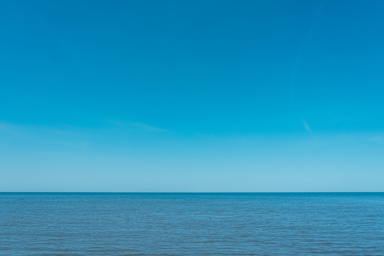 2026年7月。新しい財布や名刺入れを迎える、縁起の良い日